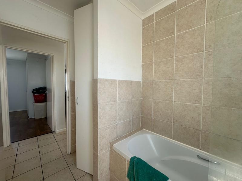 2 Bedroom Property for Sale in Sir Lowrys Pass Village Western Cape